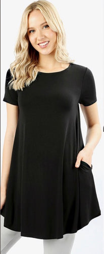 Round Neck, Round Hem Short Sleeves Black Tunic With Pockets