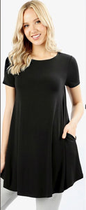 Round Neck, Round Hem Short Sleeves Black Tunic With Pockets